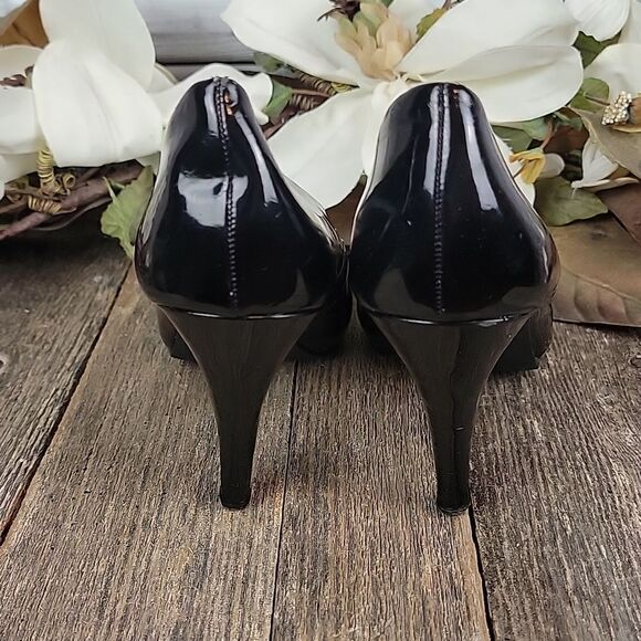 Fergaliscious by Fergie heeled pumps Size 9M - Picture 7 of 11
